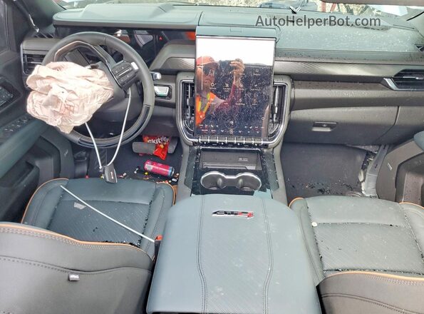 1GKS2CK85TR129797 2026 GMC YUKON Серебряный Вид панели приборов