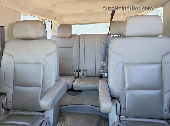 1GKS2GKC0JR210943 2018 GMC YUKON White Widok tylnych siedzeń