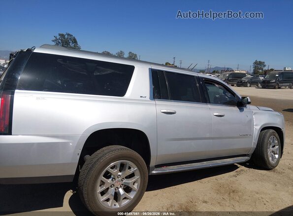1GKS2GKC2HR296508 2017 GMC YUKON Silver Widok wnętrza z tyłu