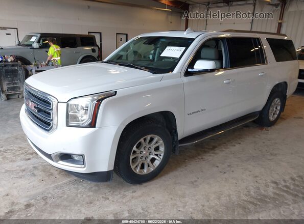 1GKS2GKC7HR396233 2017 GMC YUKON White Vista tres cuartos delantera izquierda