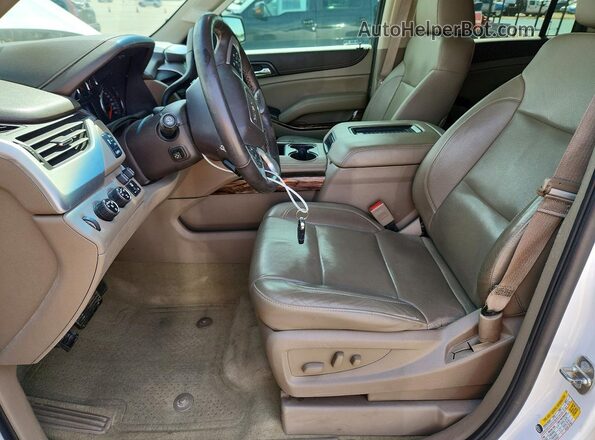 1GKS2GKCXGR321945 2016 GMC YUKON White Widok wnętrza z przodu