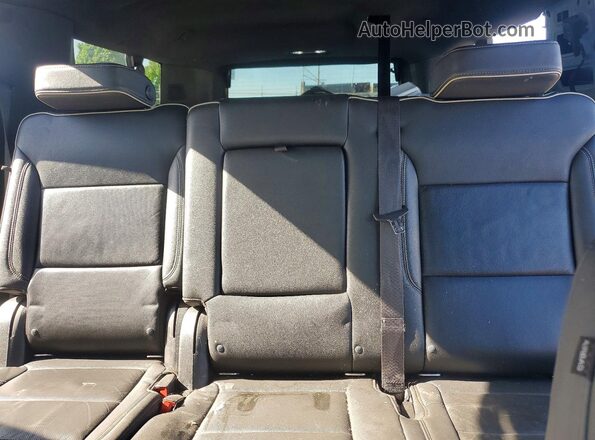 1GKS2GKD4MR367209 2021 GMC YUKON White Widok tylnych siedzeń