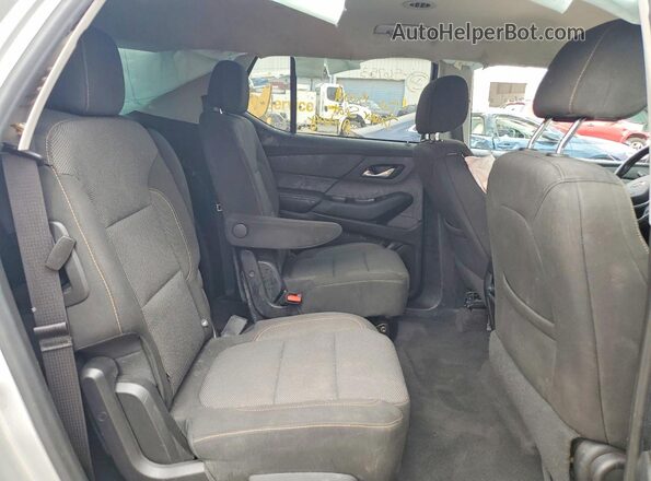 1GNERGKW7KJ100705 2019 CHEVROLET TRAVERSE Silver Rear interior view