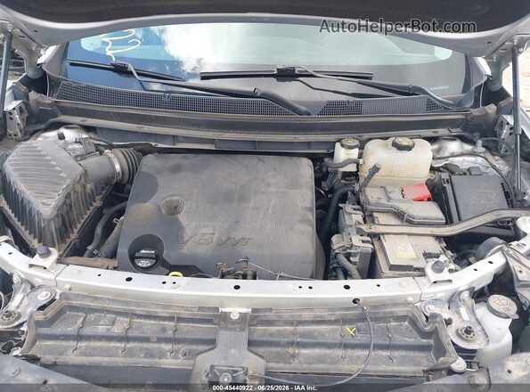 1GNEVFKW0LJ147680 2020 CHEVROLET TRAVERSE Silver Widok z tyłu