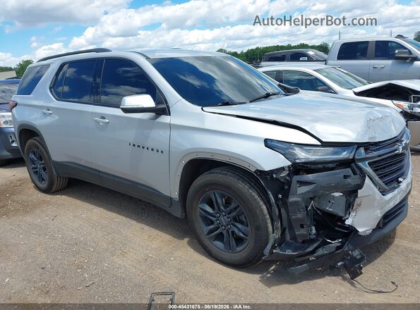 1GNEVGKW4NJ141714 2022 CHEVROLET TRAVERSE Silver Widok wnętrza z tyłu