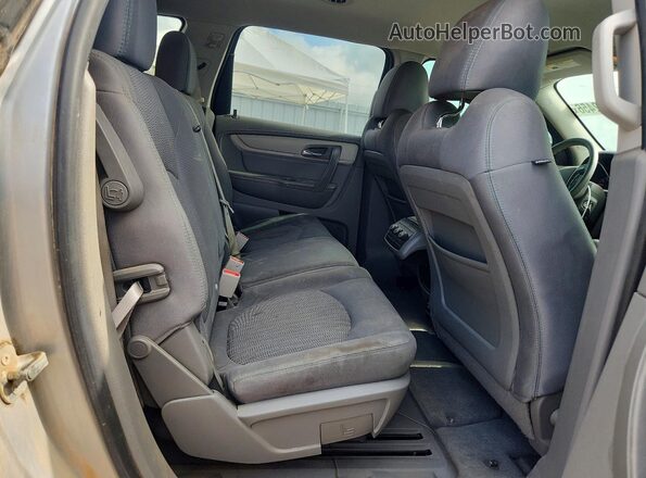 1GNKVFKD1HJ277816 2017 CHEVROLET TRAVERSE Silver Widok wnętrza z tyłu