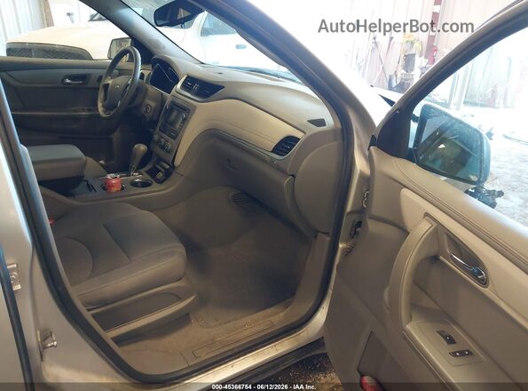 1GNKVFKD3HJ298960 2017 CHEVROLET TRAVERSE Silver Вид салону спереду