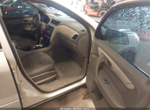 1GNKVGKD5HJ235686 2017 CHEVROLET TRAVERSE Silver Widok wnętrza z przodu