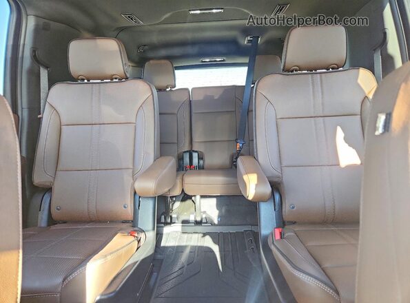 1GNS6GKL2TR190785 2026 CHEVROLET SUBURBAN White Vista de los asientos traseros