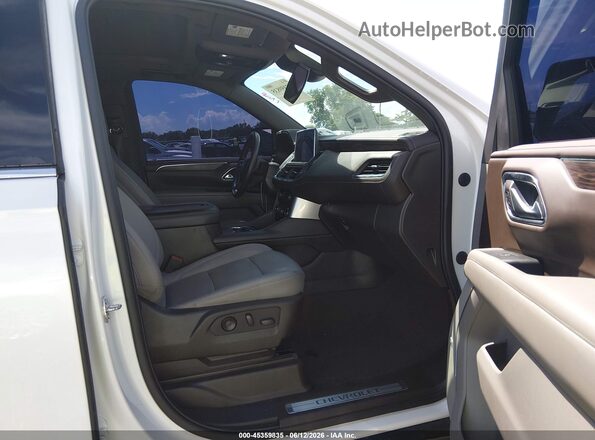 1GNSCCKD2PR243243 2023 CHEVROLET SUBURBAN White Widok wnętrza z przodu