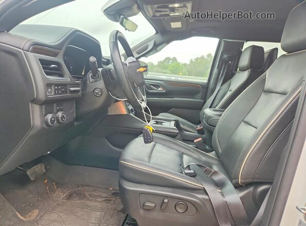 1GNSCFKD9PR374767 2023 CHEVROLET SUBURBAN Белый Вид салона спереди