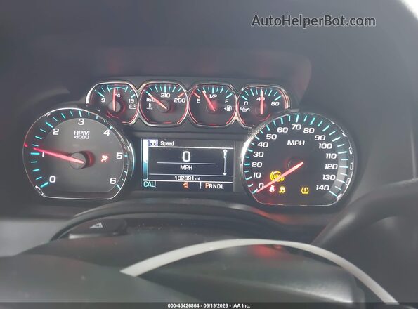 1GNSCGEC8HR311265 2017 CHEVROLET SUBURBAN White Widok tylnych siedzeń