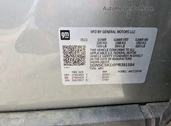 1GNSCSKD8PR391584 2023 CHEVROLET TAHOE Gray Widok naklejki z numerem VIN