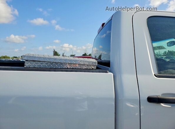 1GT02REG2GZ205572 2016 GMC SIERRA White Rear seats view
