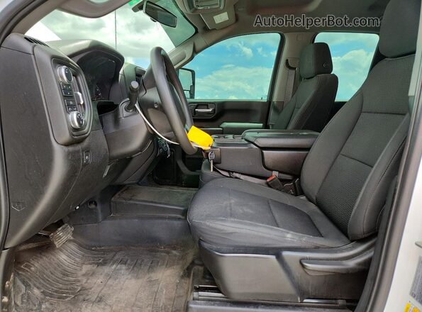 1GT59LE72NF224815 2022 GMC SIERRA White Vista interior delantera