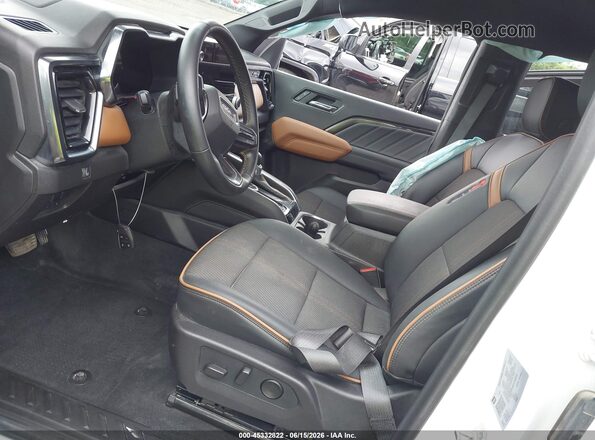1GTP2DEK9S1199556 2025 GMC CANYON Белый Вид салона спереди
