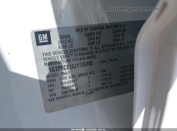1GTP6CE16J1135785 2018 GMC CANYON White Vista del compartimento del motor