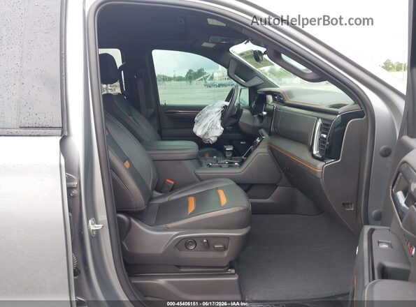 1GTUUEE82PZ209747 2023 GMC SIERRA Silver Front interior view