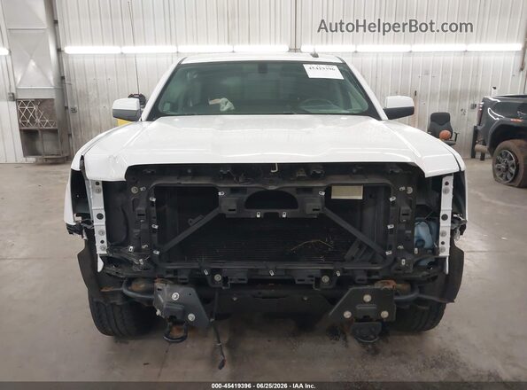 1GTV2MEC8JZ336650 2018 GMC SIERRA Белый Вид задней части салона