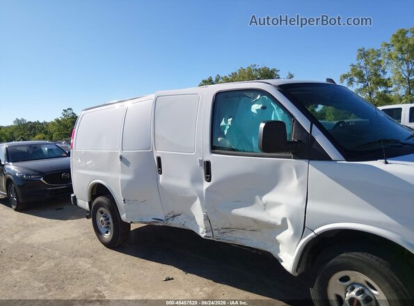 1GTW7AF70N1241719 2022 GMC SAVANA CARGO Белый Вид задней части салона
