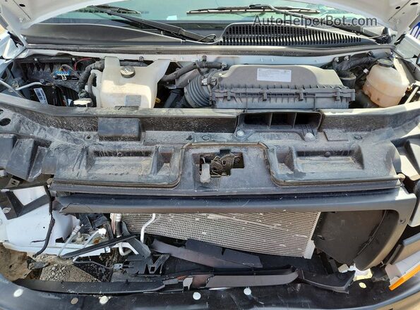 1GTW7AF77R1178611 2024 GMC SAVANA White უკანა სალონის ხედი