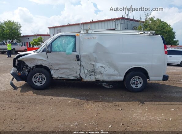 1GTW7AFF2H1101862 2017 GMC SAVANA 2500 Белый Вид задней части салона