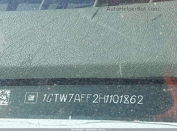 1GTW7AFF2H1101862 2017 GMC SAVANA 2500 Белый Вид подкапотного пространства