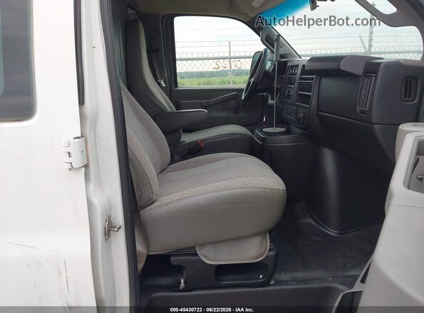 1GTW7AFG3G1120816 2016 GMC SAVANA 2500 White Front interior view