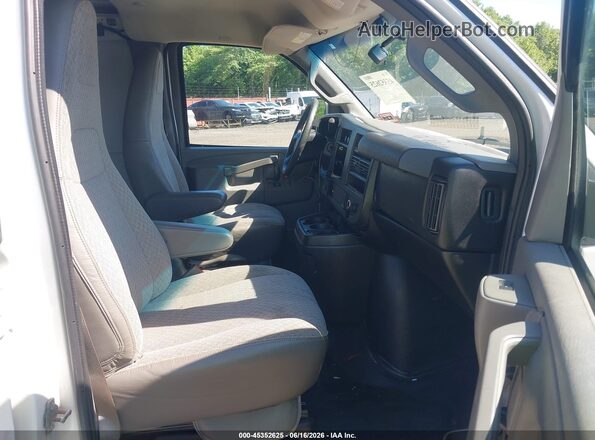1GTW7AFG4H1126898 2017 GMC SAVANA 2500 White Front interior view