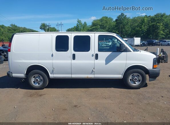 1GTW7AFG4H1126898 2017 GMC SAVANA 2500 White Rear interior view