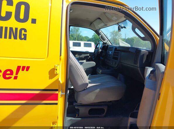 1GTW7BFP1P1115670 2023 GMC SAVANA CARGO Yellow Vista interior delantera