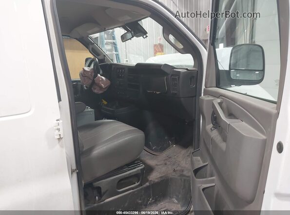 1GTW7BFP5P1100735 2023 GMC SAVANA CARGO White Front interior view