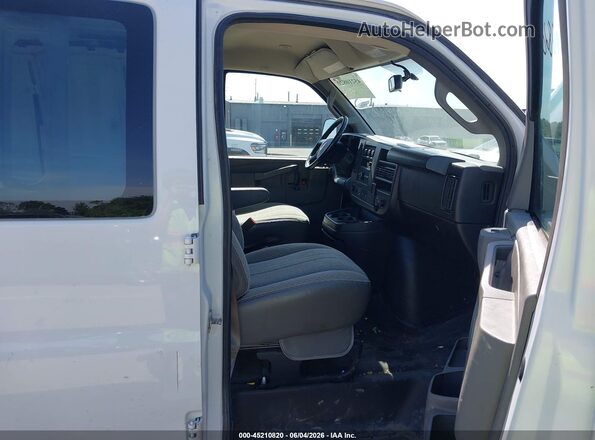 1GTZ7HFP4P1104159 2023 GMC SAVANA CARGO White Սալոնի դիմացի տեսք