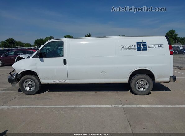 1GTZ7HFP4P1104159 2023 GMC SAVANA CARGO White Սալոնի 360 աստիճան տեսք