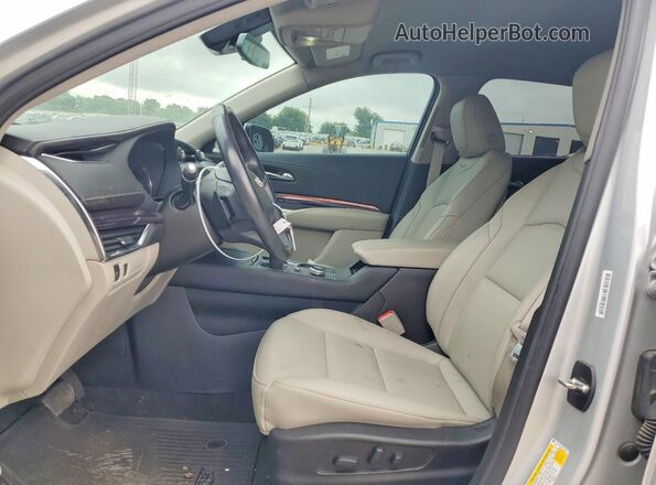 1GYAZAR44NF100199 2022 CADILLAC XT4 Silver Вид салону спереду