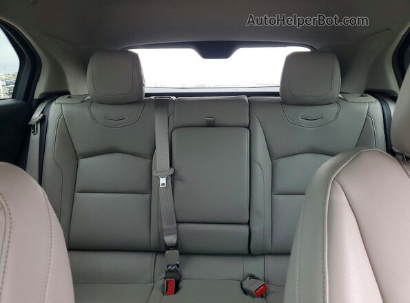 1GYAZAR44NF100199 2022 CADILLAC XT4 Silver Вид задніх сидінь