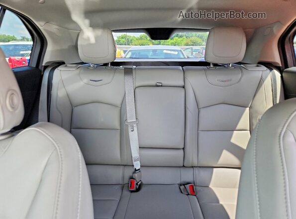 1GYAZAR45MF036804 2021 CADILLAC XT4 Silver Вид задніх сидінь