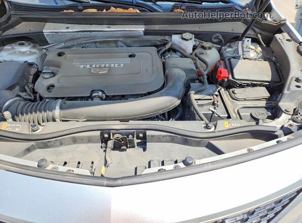 1GYAZAR45MF036804 2021 CADILLAC XT4 Silver Вид підкапотного простору