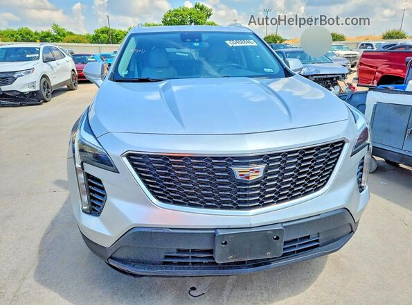 1GYAZAR45MF036804 2021 CADILLAC XT4 Silver Вид спереду