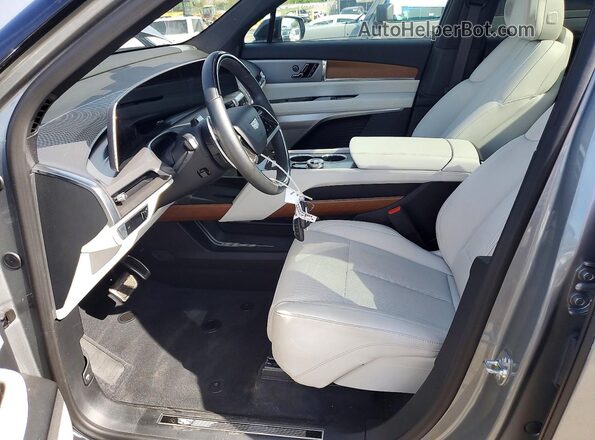1GYC3NML6TZ702727 2026 CADILLAC VISTIQ Silver Front interior view