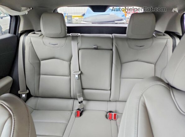 1GYFZCR41NF129774 2022 CADILLAC XT4 Gold Widok tylnych siedzeń