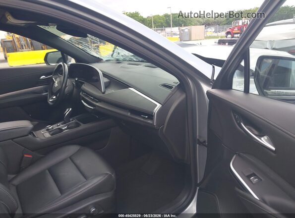 1GYFZCR42RF228089 2024 CADILLAC XT4 Gray Widok wnętrza z przodu