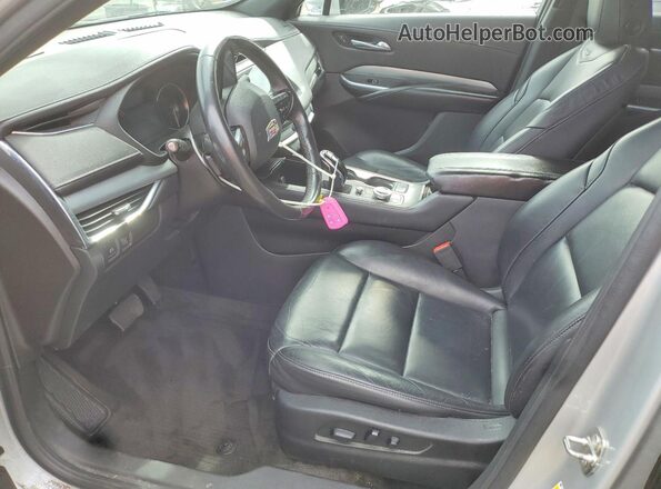 1GYFZDR42NF100032 2022 CADILLAC XT4 Silver Սալոնի դիմացի տեսք