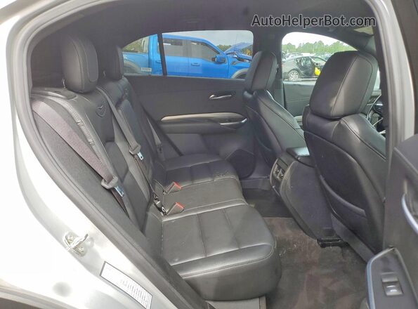 1GYFZDR42NF100032 2022 CADILLAC XT4 Silver Սալոնի հետևի տեսք