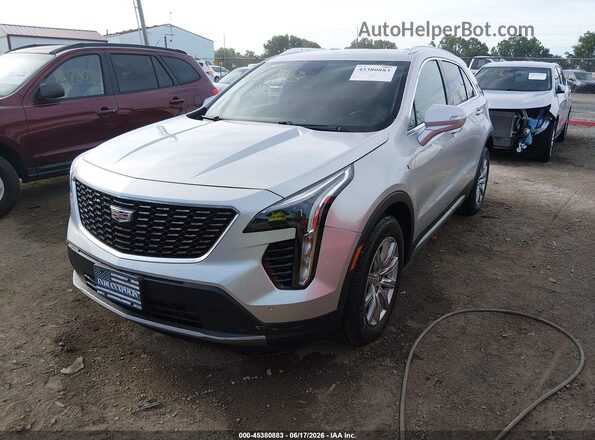 1GYFZDR44NF131945 2022 CADILLAC XT4 Silver Vista tres cuartos delantera izquierda