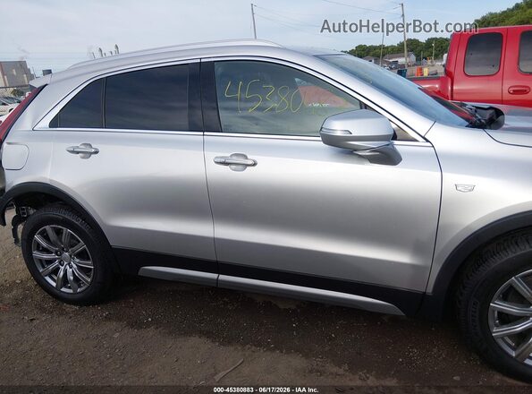 1GYFZDR44NF131945 2022 CADILLAC XT4 Silver Vista interior trasera