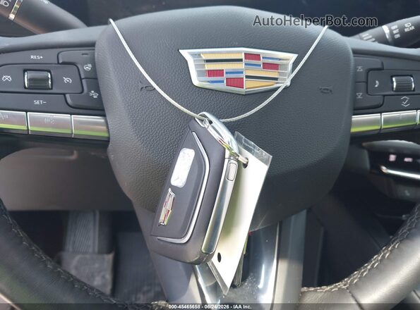 1GYFZDR48SF130843 2025 CADILLAC XT4 Black Vista del salpicadero