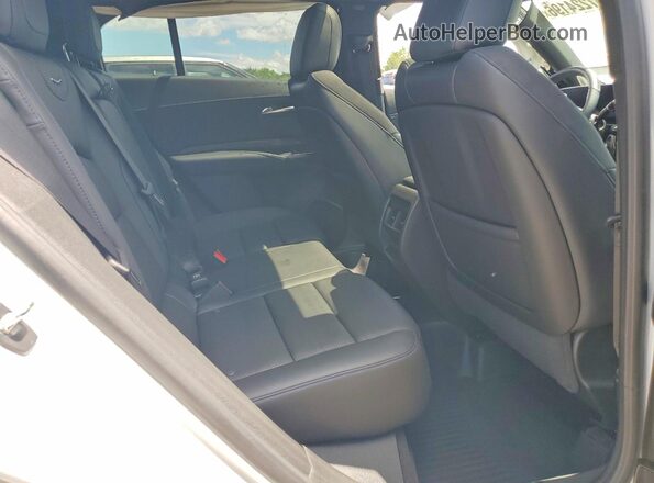 1GYFZFR47RF100299 2024 CADILLAC XT4 White Vista de los asientos traseros