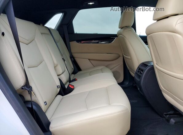 1GYKNARS0JZ243531 2018 CADILLAC XT5 White Սալոնի հետևի տեսք