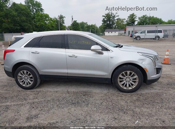 1GYKNARS2HZ109131 2017 CADILLAC XT5 Silver Вид задньої частини салону